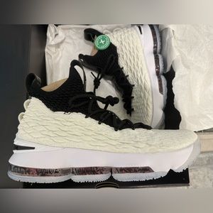 Men’s - Nike Lebron 15 Graffiti - Size 10 - New in box